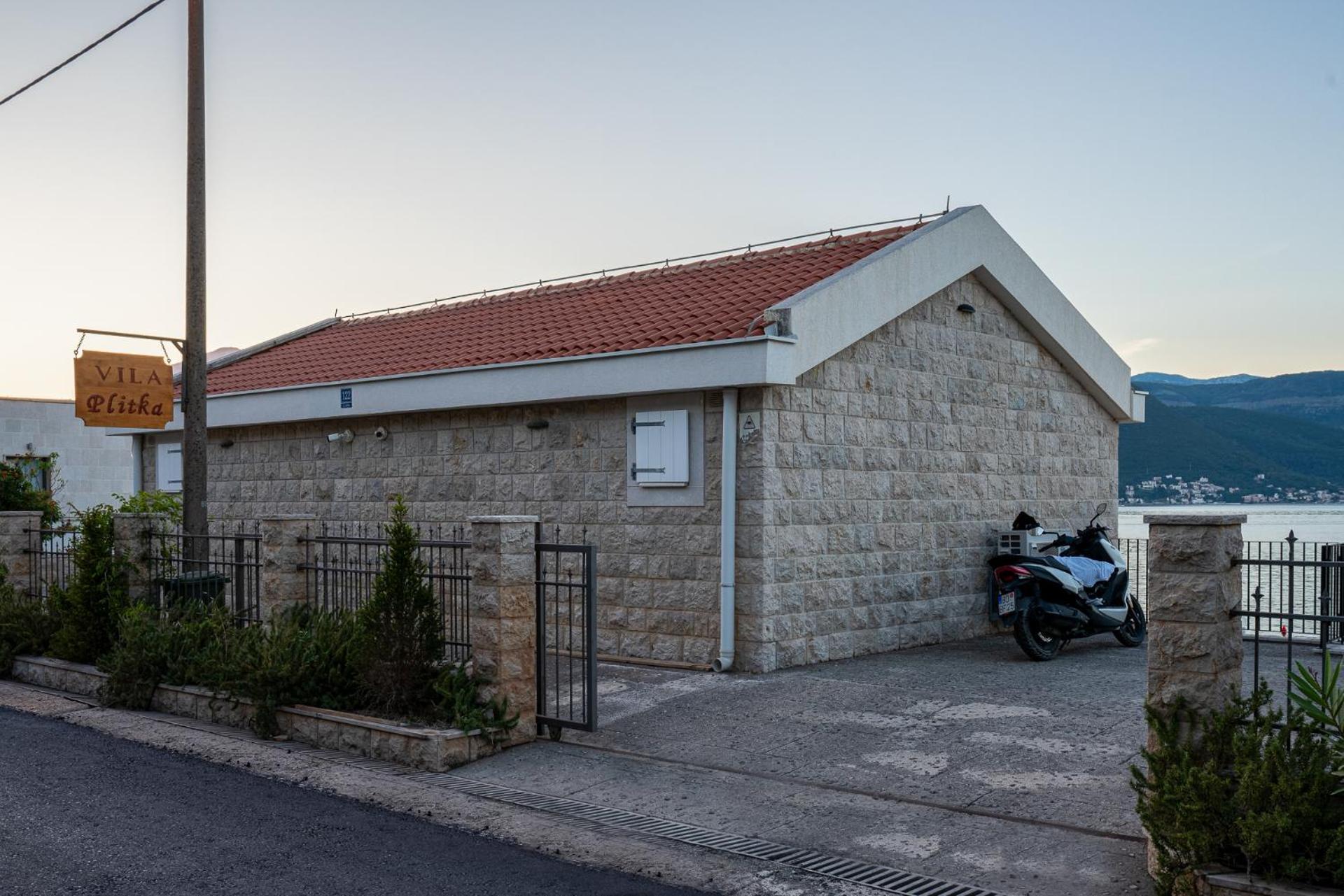 Villas Plitka ติวัต ภายนอก รูปภาพ