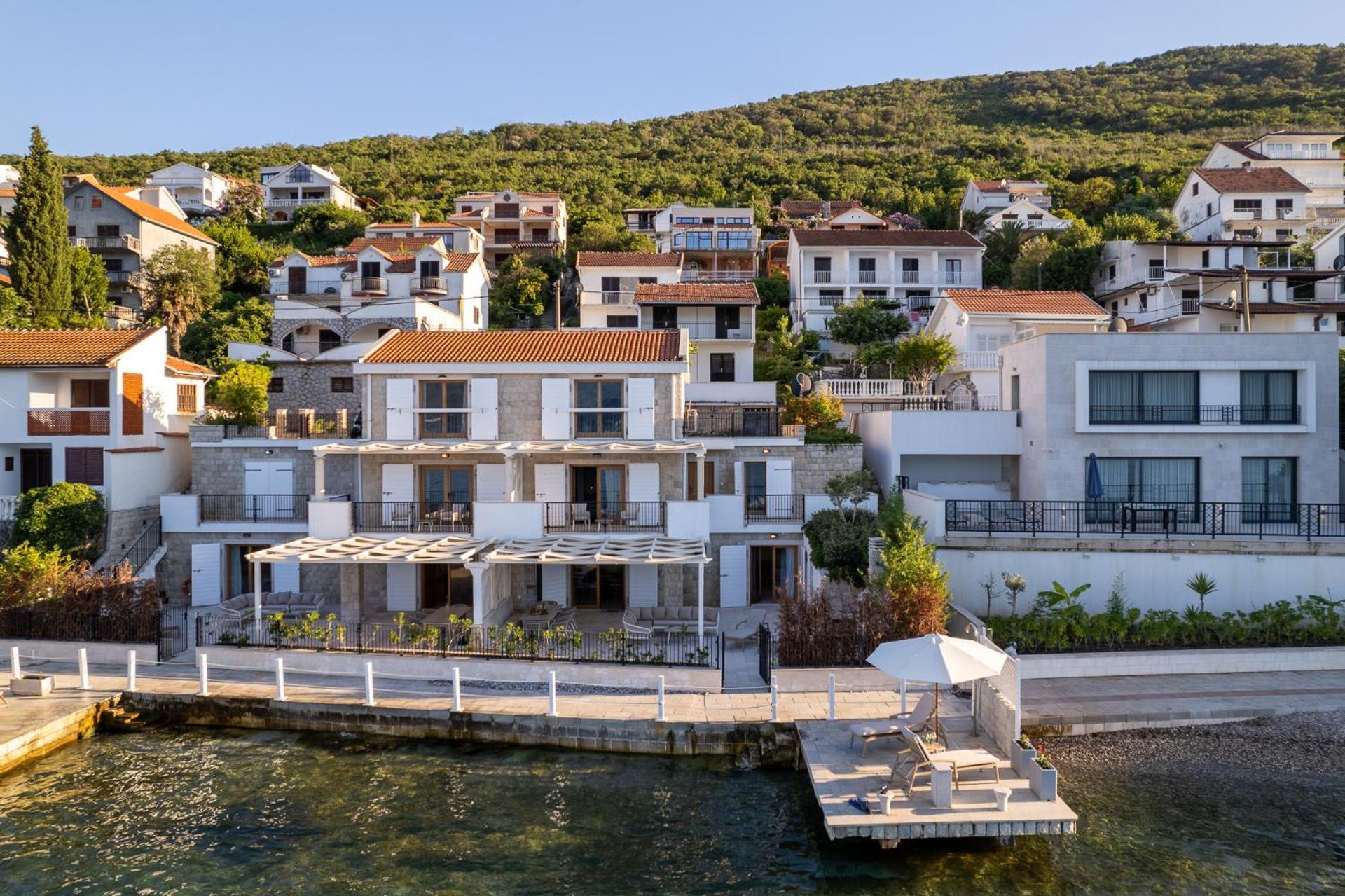 Villas Plitka ติวัต ภายนอก รูปภาพ