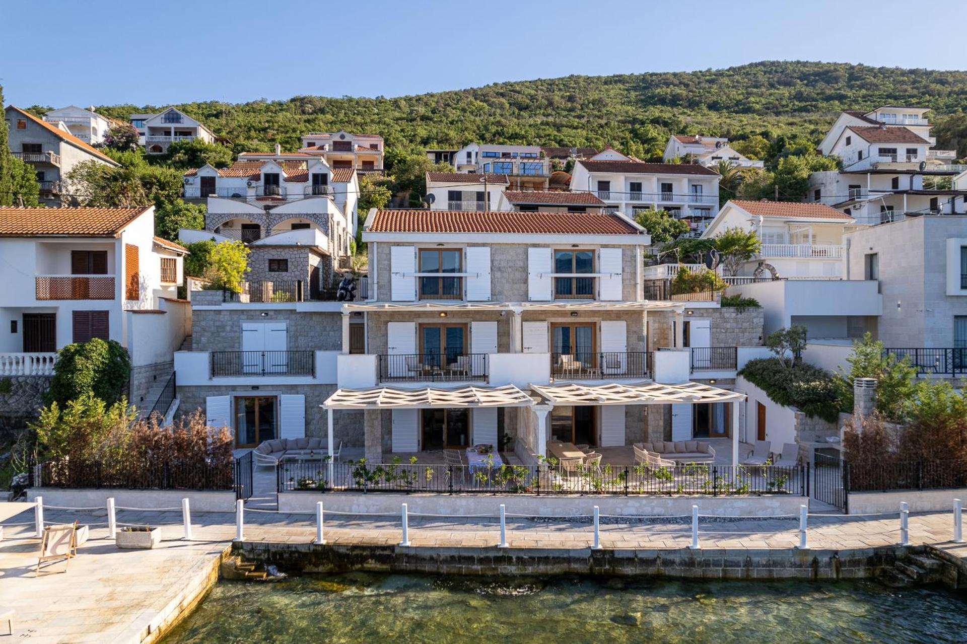 Villas Plitka ติวัต ภายนอก รูปภาพ